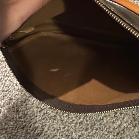 Classic Louis Vuitton Monogram Pochette - Picture 10 of 12